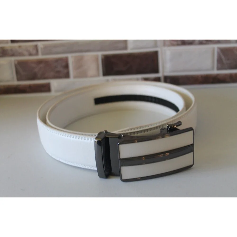 Womens White Faux Leather Fashion Belt w/Black & White Buckle Size 32